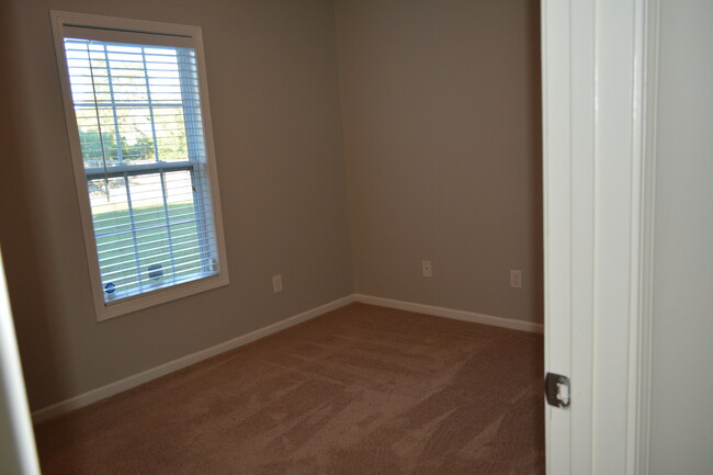 Building Photo - 3012 Nancy Dr
