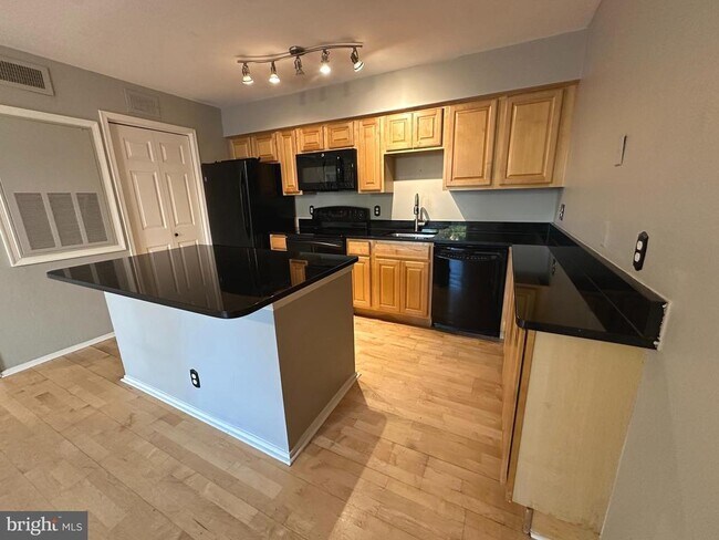 Building Photo - 3306 Wyndham Cir