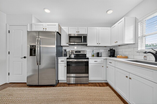 Building Photo - 2212 Rosewood St