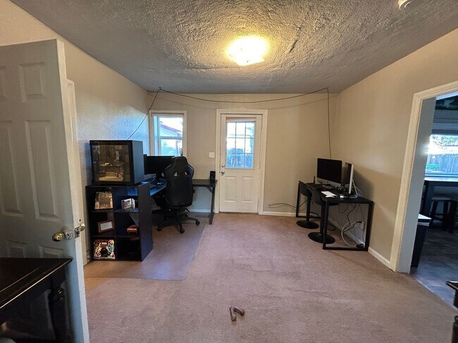 Building Photo - Charming Old Town Fort Collins Home with Yard