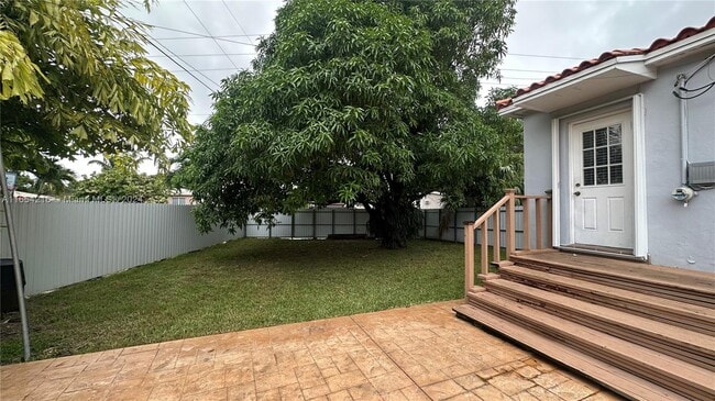 Building Photo - 8370 SW 27th Ln