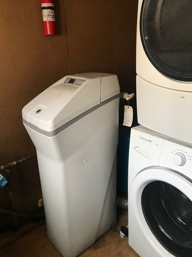 1 Bedroom, 1 Bathroom Single Family Home i... 36172 Bonnie Lakes Rd