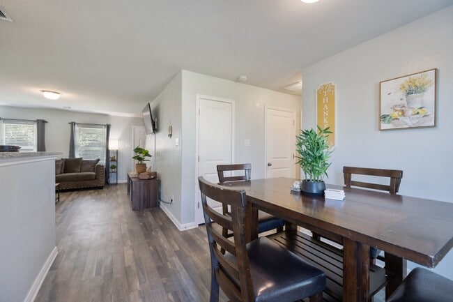 Building Photo - 196 Goldenrod