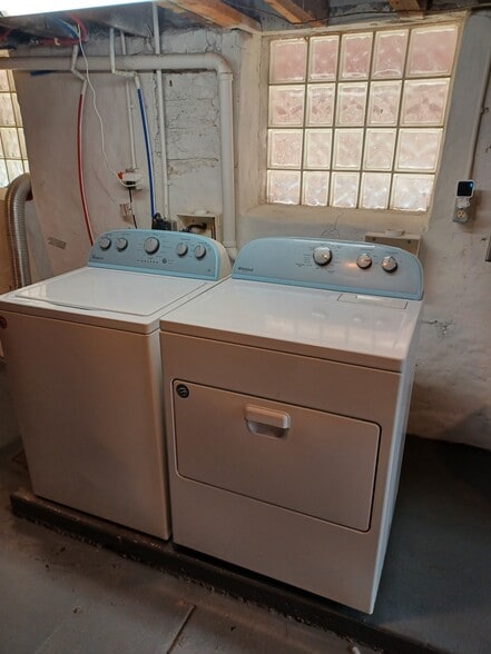 Basement Laundy - 4380 Chouteau Ave