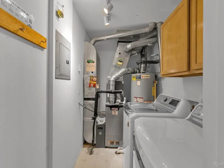Building Photo - 1854 Lindsay Ln