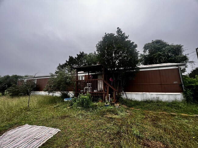 Building Photo - 220 Six Pines Rd