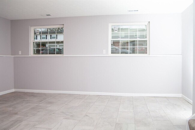 Building Photo - 3020 Featherstone Dr