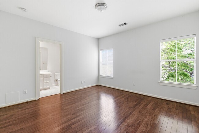 Building Photo - 4424 Blossom St