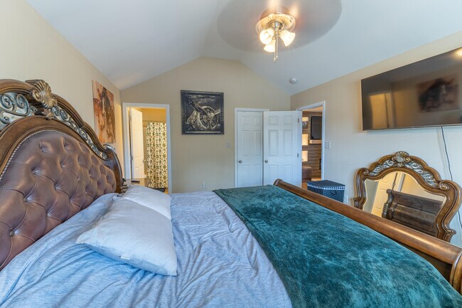 Building Photo - 314 N 2nd St