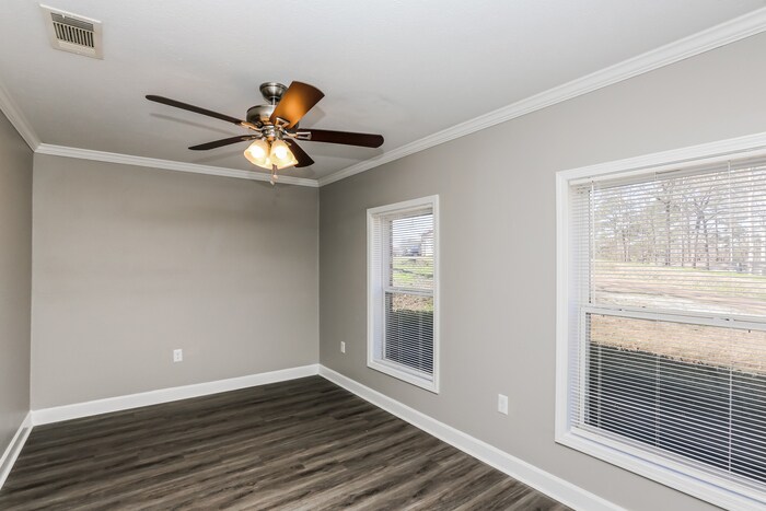 Building Photo - 224 Sylvan Dr