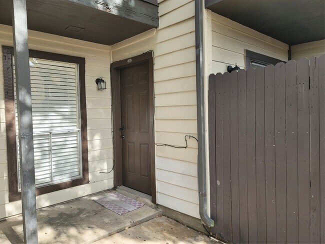 Building Photo - 12615 Brookglade Cir