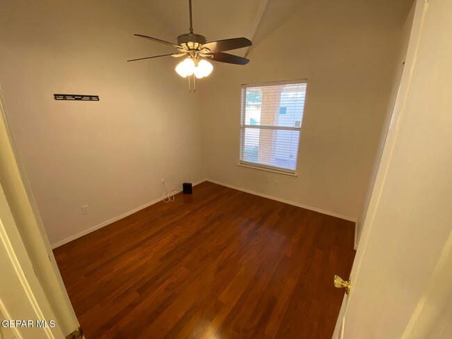 Building Photo - 715 Espada Dr