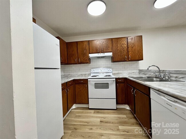 Building Photo - 1675 Eagles Pl