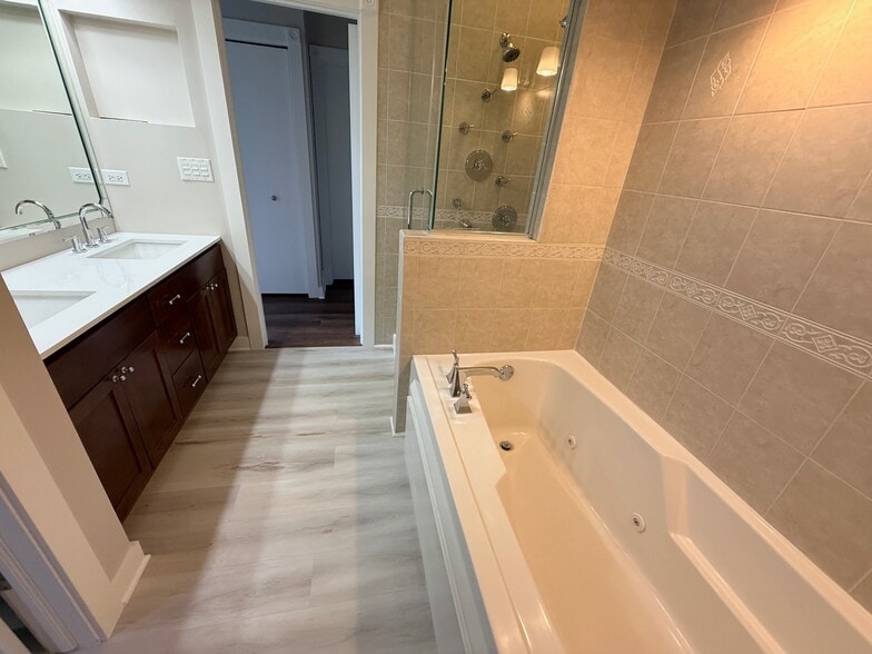 Building Photo - 2864 N River Walk Dr