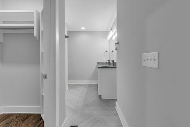 Building Photo - Beautiful North Nashville Home