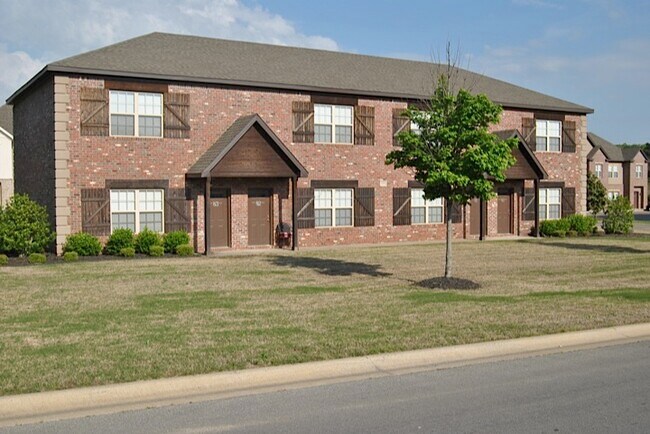 Building Photo - 954 E Craighead Forest Rd