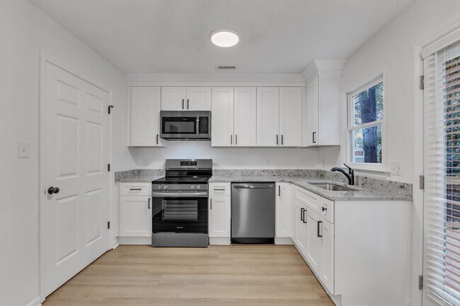 Building Photo - 104-106 N Franklin St