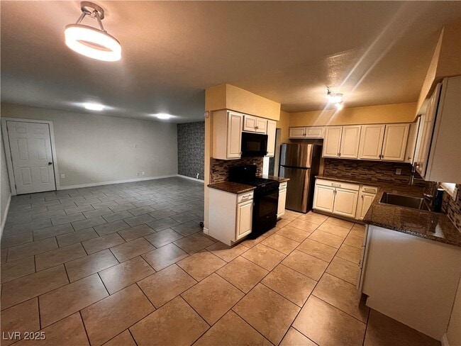 Building Photo - 4221 El Conlon Ave