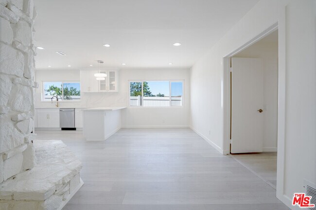 Building Photo - 17440 Fraser Pl