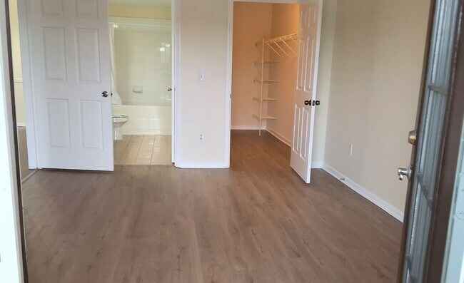 Building Photo - Beautiful WATER VIEW 3 bedroom, 2 bathroom...