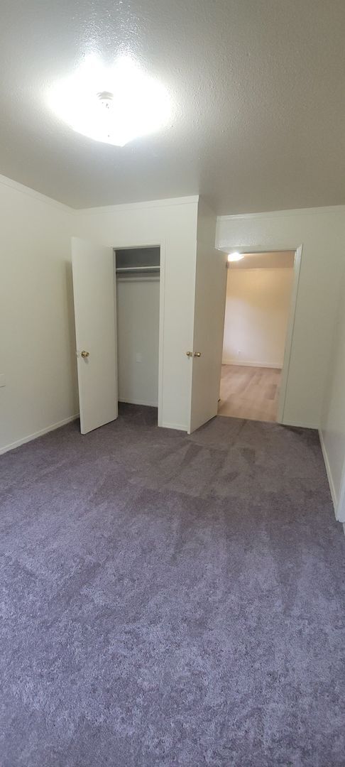 Building Photo - Huge 4 bedroom/1 bath Downstairs unit with...