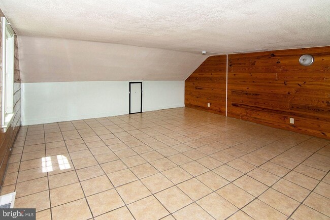 Building Photo - 330-332 E Broadway-330-332
