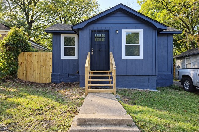 Building Photo - 2137 Lowell Ave