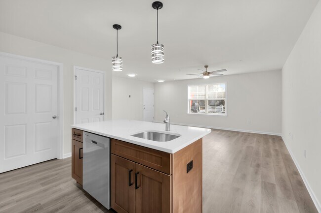 Building Photo - 1513 Maple St