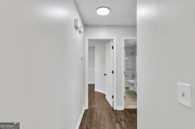 Building Photo - 250 Meadow View Dr