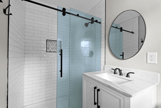 Building Photo - 361 Cameron St SE