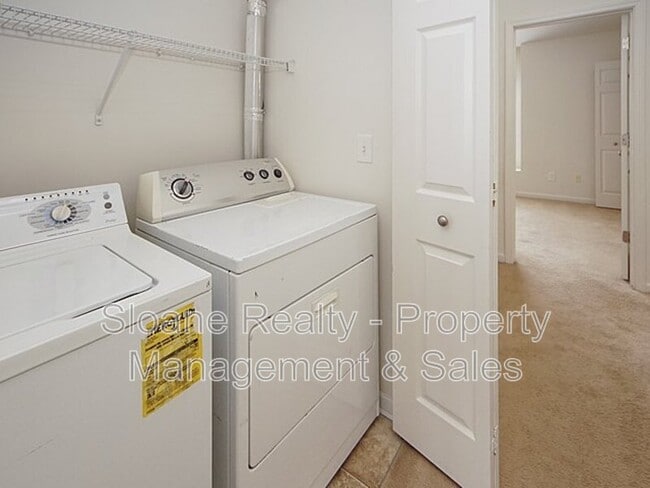 Building Photo - 572 Truman Dr