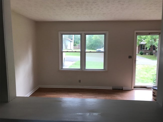 Building Photo - 220 Highwood Dr