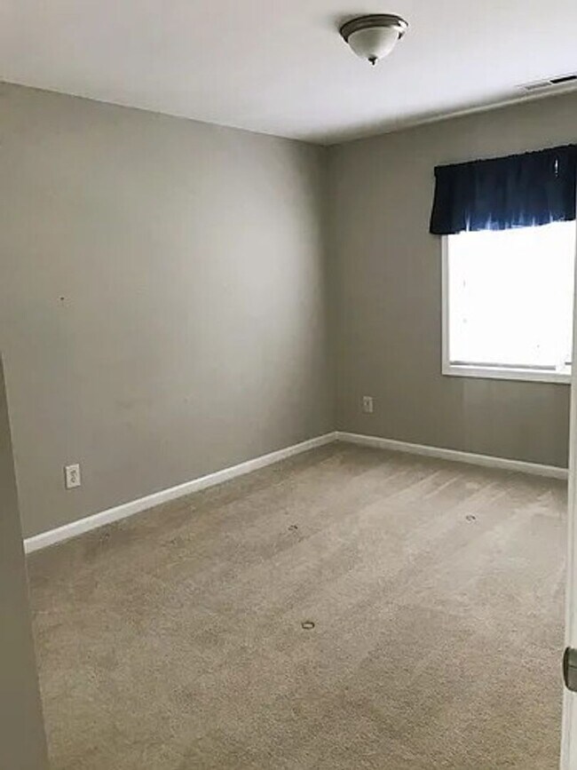 Building Photo - 4 Bedroom 2.5 Bath SF home - COMING SOON!