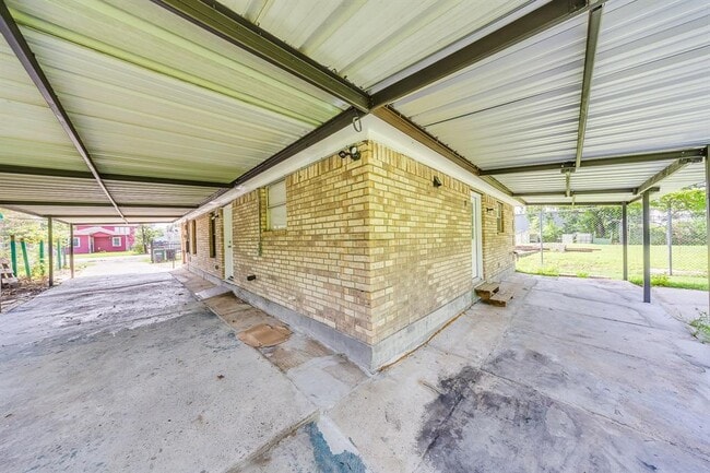Building Photo - 2711 Chapman St