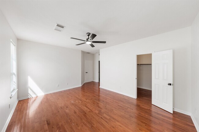 Building Photo - 923 Shirefield Ln