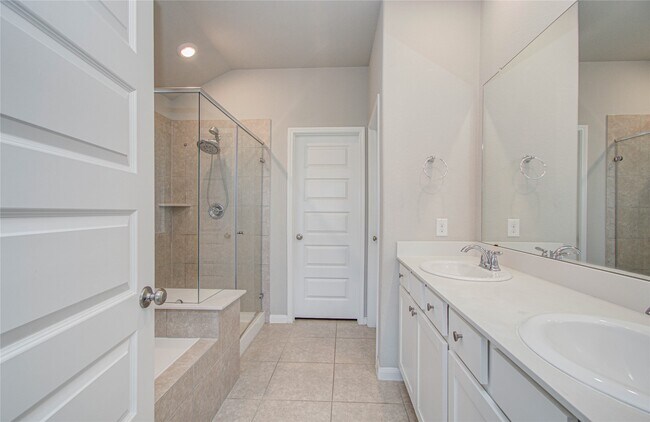 Building Photo - 2815 Dry Creek Dr