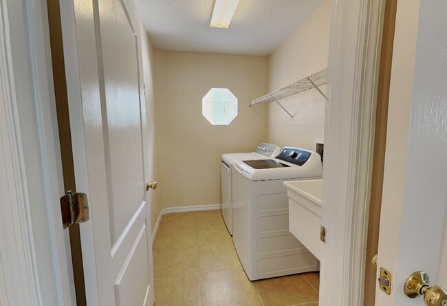 Building Photo - 14614 Cableshire Way
