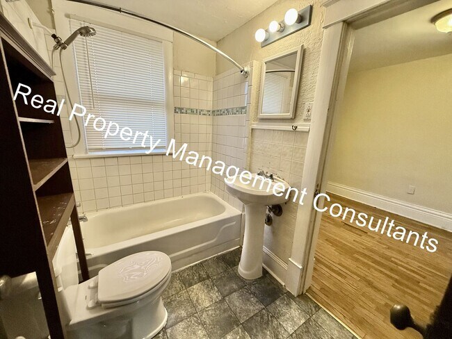 Building Photo - Beautiful Historic 2 bedroom Duplex