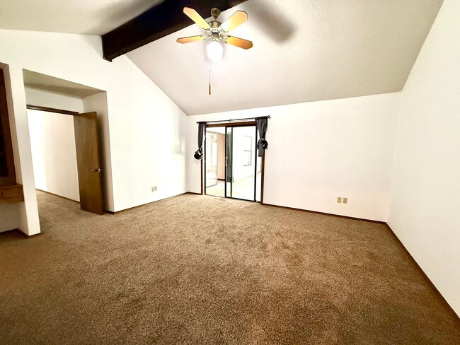 Building Photo - 4BD 2.5 Bath Pet Friendly