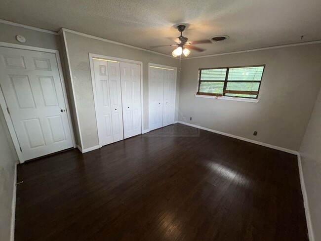 Building Photo - 601 Sutton Dr