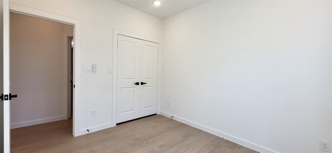 Building Photo - 1033 North Ln