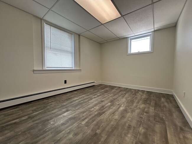 Building Photo - 200 Main St