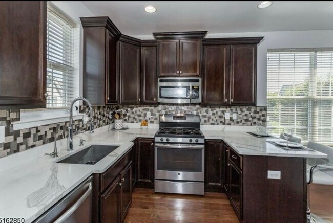 Building Photo - 160 Sowers Dr