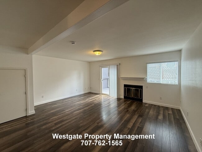 Building Photo - Great West Petaluma 2/1.5 Home - 418A Upham Street