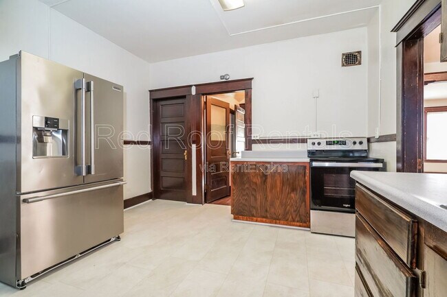 Building Photo - 1319 S 6th Ave