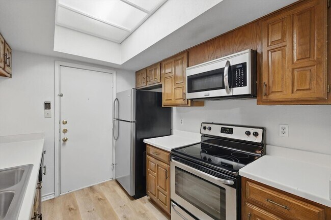 Building Photo - 3105 San Jacinto St