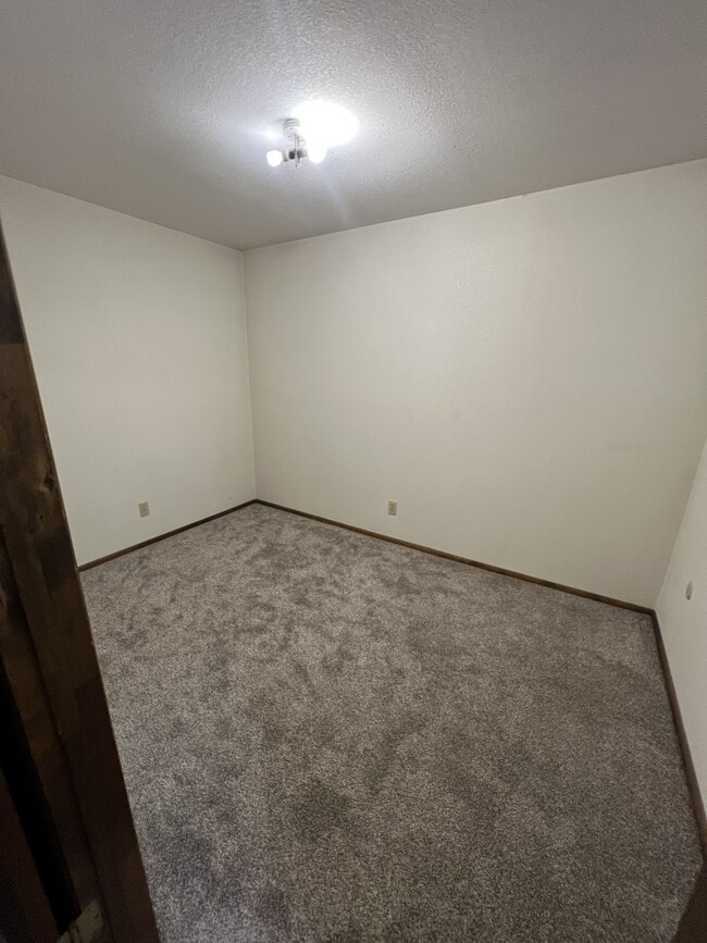 Building Photo - 911 Idlewilde Ct