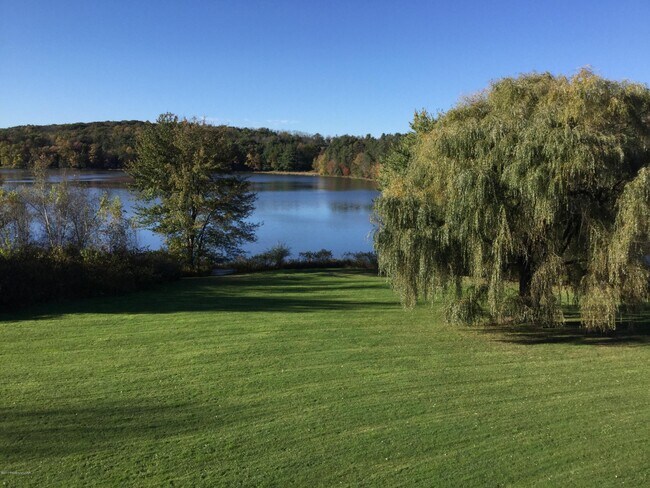 Building Photo - 457 Lake Louise Rd