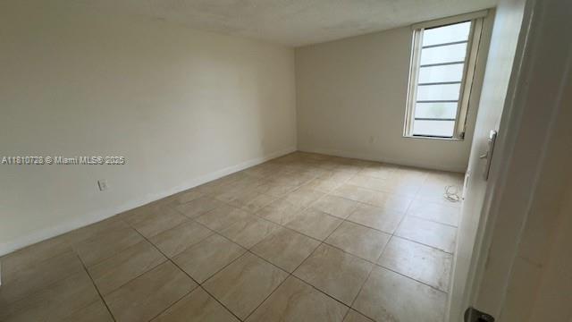 Building Photo - 9686 Fontainebleau Blvd