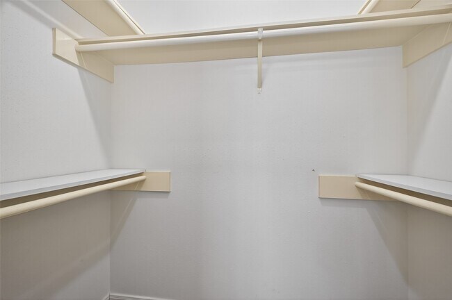 Building Photo - 914 W Peach Hollow Cir